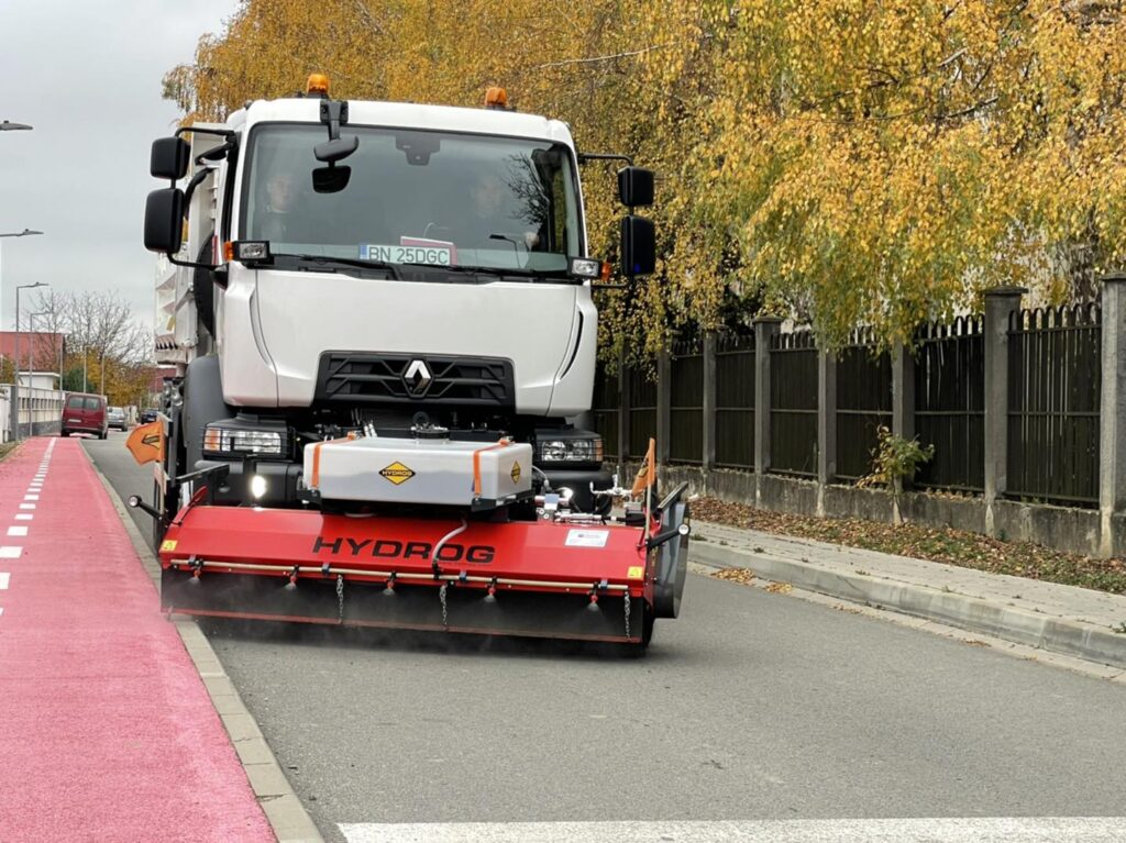 Străzile din Beclean vor fi spălate zilnic, rând pe rând, pentru confortul tuturor cetățenilor