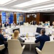 Premierul Nicolae Ciucă acceptă și decide soluția creării unui comitet multireprezentativ pentru reducerea abandonului școlar, ca prim mijloc de integrare imediată a soluțiilor propuse de boardul Pactul pentru Tineri, condus de președintele Cristina Chiriac.
