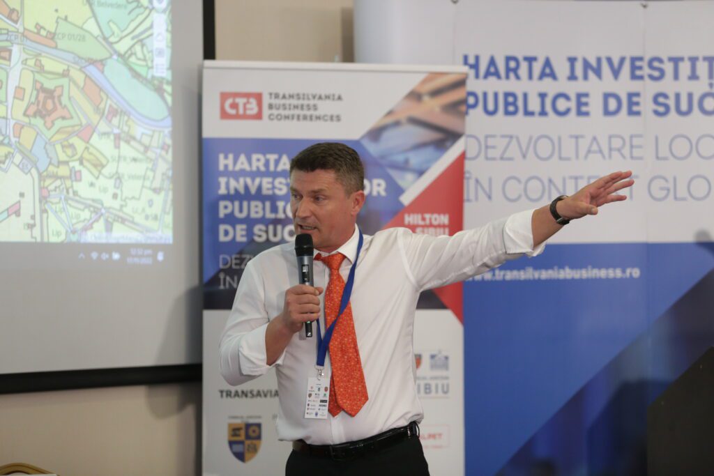 El a prezentat un PUG complet digitalizat, așa cum este cel din municipiul Oradea, dar și exemple din Brașov, Șelimbăr sau Reghin.