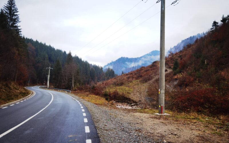Societatea clujeană Distribuție Energie Electrică România (DEER) a modernizat linia electrică aeriană (LEA) de medie tensiune Rodna – Valea Vinului, pe o lungime de rețea de 4 km.
