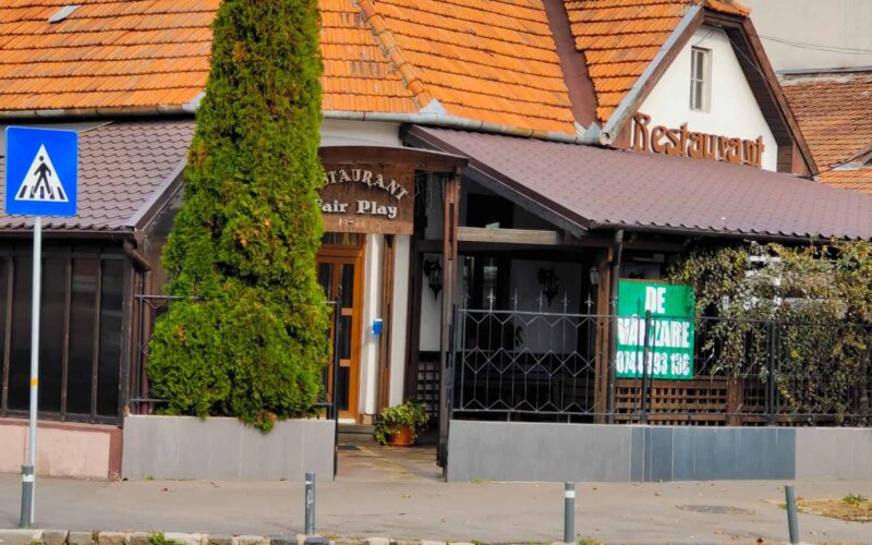 Restaurantul Fair Play, situat în Piața 14 Iulie, din cartierul Grigorescu, este scos la vânzare de către proprietari.