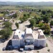 Președintele Consiliului Județean (CJ) Cluj, Alin Tișe, a realizat, împreună cu responsabilii de proiect din cadrul instituției, o evaluare a stadiului lucrărilor derulate în procesul de reabilitare a ansamblului-monument clădire Castel Banffy și parc din localitatea Răscruci, din comuna Bonțida.