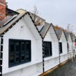 Dezvoltatoriul de proiecte solare mari Parapet.ro și Primăria Cluj-Napoca au încheiat un parteneriat pentru a face primii pași pentru reducerea consumului de energie în cadrul unui eveniment public, prin montarea de panouri fotovoltaice pe căsuțele existente în Târgul de Crăciun.