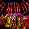 Untold își va lansa aftermovie-ul la Cluj și la București Fanii festivalului de la Cluj-Napoca vor putea retrăi momentele și amintirile lor preferate de la ediția din acest an printr-o experiență cinematografică. Aftermovie-ul Untold 2022 va fi lansat în avanpremieră la cinema, în București și în Cluj-Napoca, pe 21 noiembrie. Evenimentul de lansare din capitală va avea loc la Cineplexx în Băneasa Shopping City, iar în Cluj, la Cinema Florin Piersic, de la ora 20:00. Cei care doresc să vadă în avanpremieră cele mai impresionante momente de la Untold 2022 trebuie să se înregistreze pe site-ul oficial și să participe la concursul organizat pe paginile de Facebook sau Instagram ale festivalului. Locurile sunt limitate, iar înscrierea începe marți, 8 noiembrie, la ora 14:00. La lansarea aftermovie-ului vor participa vedete, influenceri, jurnaliști, bloggeri și parteneri ai Untold. Evenimentul se va încheia cu o petrecere Premiera aftermovie-ului Untold 2022 va avea loc a doua zi, în 22 noiembrie, pe canalul de Youtube al festivalului, la ora 12:00. În 21 noiembrie, după avanpremiera aftermovie-ului, fanii pot cumpăra abonamente la preț special pentru ediția de anul viitor. Doar cei care se înregis-trează pe Untold.com își pot asigurarea intrarea la ediția viitoare, în 21 noiembrie, la ora 21:00. Prețul pentru un abonament cu acces general va fi atunci de 129 de euro, plus taxe. În 22 noiembrie, organizatorii vor lăsa vânzarea abonamentelor la liber, fără înregistrare pe site-ul festivalului, iar prețul va fi de 139 de euro, plus taxe, pentru un abonament cu acces general. În 2023, Untold va avea loc între 3 și 6 august, la Cluj-Napoca. În curând, fanii vor afla și cine sunt primii artiști de talie internațională care vor urca pe scenele unuia dintre cele mai mari festivaluri din lume în vara anului viitor.