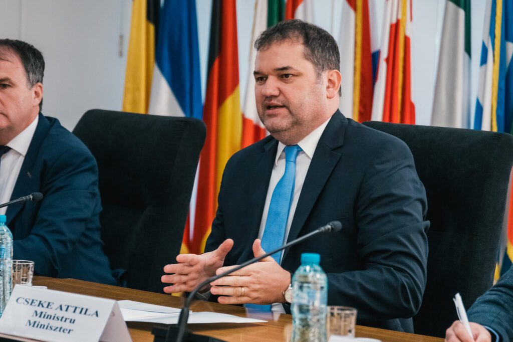 Ministrul Attila Cseke a semnat 11 noi contracte de finanțare, în valoare totală nerambursabilă de 7 milioane de lei, prin POR 2014-2020, coordonat de Ministerul Dezvoltării, Lucrărilor Publice și Administrației.