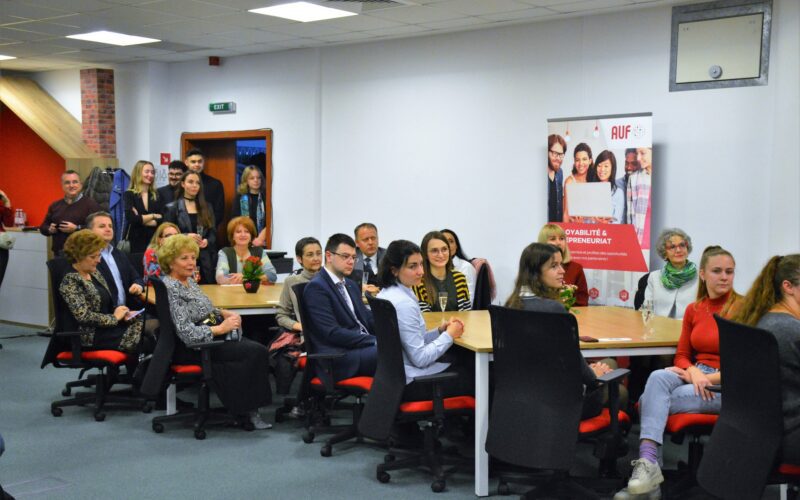Suntem onorați să anunțăm inaugurarea primului centru de formare, integrare profesională și sprijin pentru tinerii antreprenori din România, Centre d'Employabilité Francophone (CEF) în cadrul universității noastre.