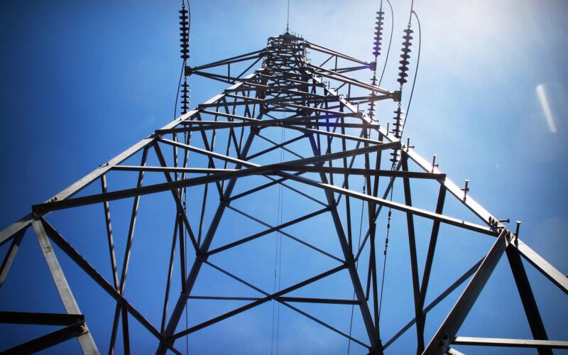 Distribuție Energie Electrică România (DEER) Cluj, filială a Societății Energetice Electrica SA, a încheiat un contract de credit de 250 de milioane de lei cu Banca de Export-Import a României (EximBank) pentru finanțarea activității curente și a deficitului de lichiditate.