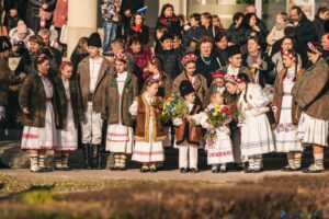 pentru fiecare dintre noi ziua de 1 decembrie este acel moment când avem răgazul să contemplăm mai mult la valorile și aspirațiile care ne definesc și care conturează conceptul de identitate națională. 