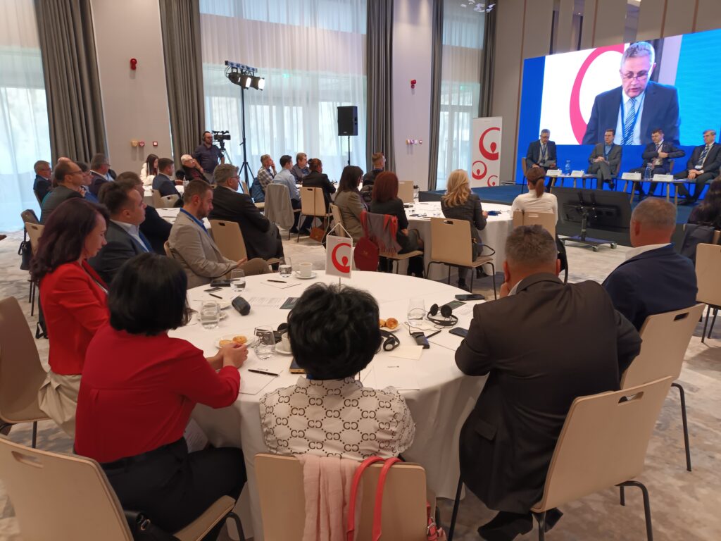 Invitații evenimentului "CEO Conference - Shaping the Future" au dezbătut viitorul globalizării în contextul ultimelor evoluții la nivel mondial.