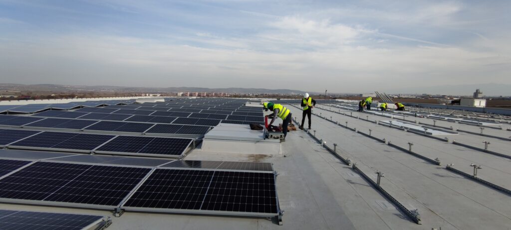 Promelek XXI este antreprenor general în construirea unui parc fotovoltaic destinat companiei IFM Electronic Romania Sibiu.