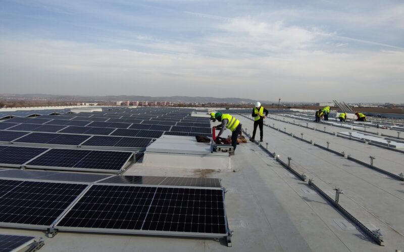 Promelek XXI este antreprenor general în construirea unui parc fotovoltaic destinat companiei IFM Electronic Romania Sibiu.