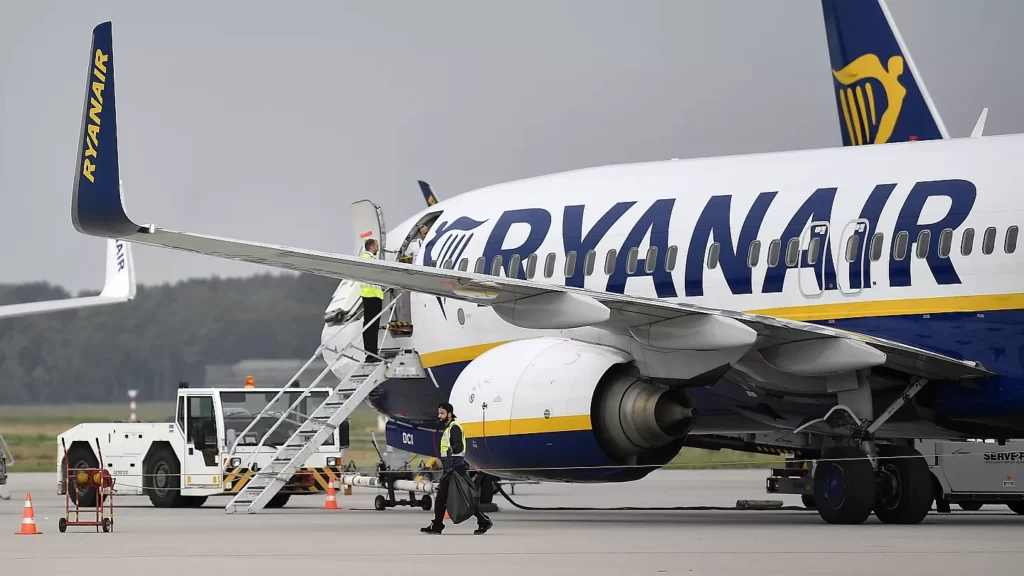 Ryanair renunță la 15 de rute pe care le opera spre și dinspre mai multe aeroporturi regionale din țara noastră