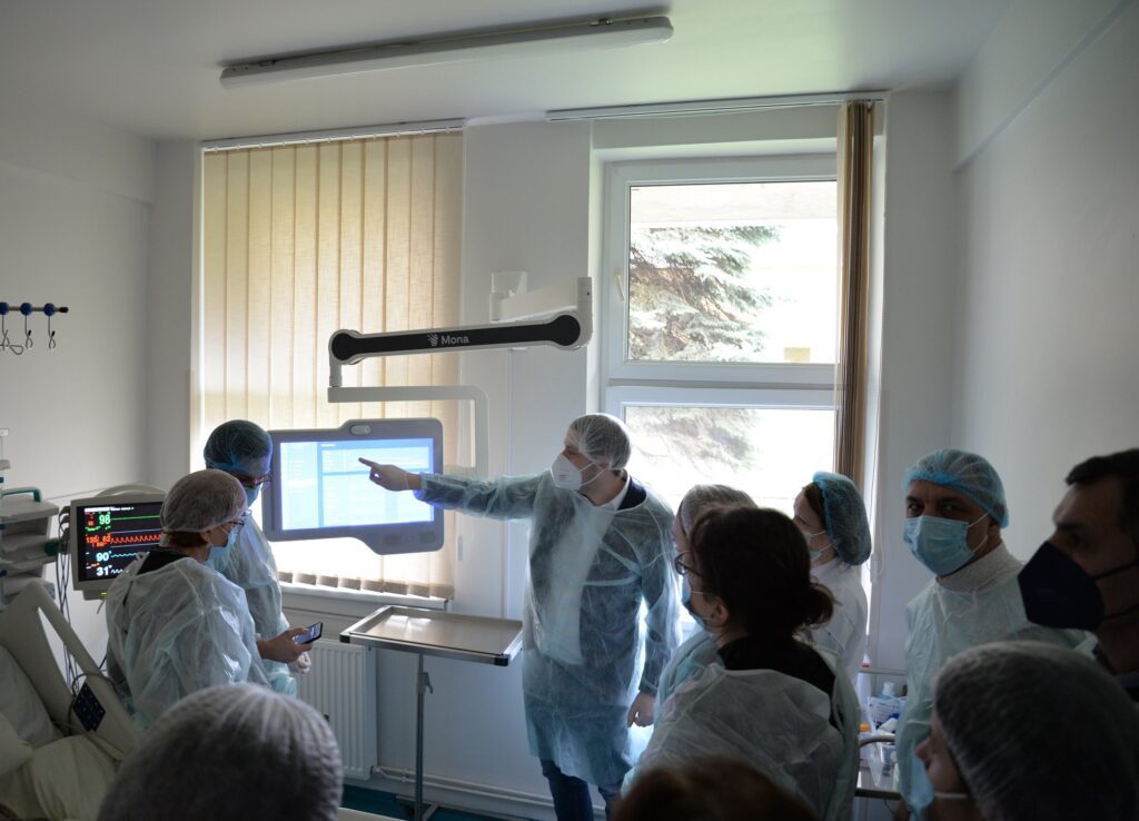 Spitalul Clinic de Boli Infecțioase (SCBI), unitate în subordinea Consiliului Județean Cluj, a implementat cu succes primul sistem de telemedicină din specialitatea anesteziei și terapiei intensive (ATI) din România, în urma implementării unui proiect european.