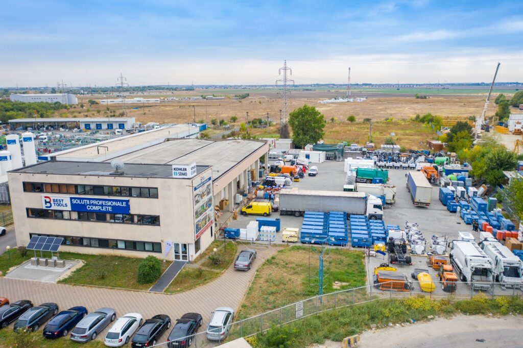Best Tools Company a raportat finalizarea rețelei de sucursale, alături de Oradea, Cluj-Napoca și Timișoara, figurând cele din Bacău și Constanța. Compania are sediul central la București.