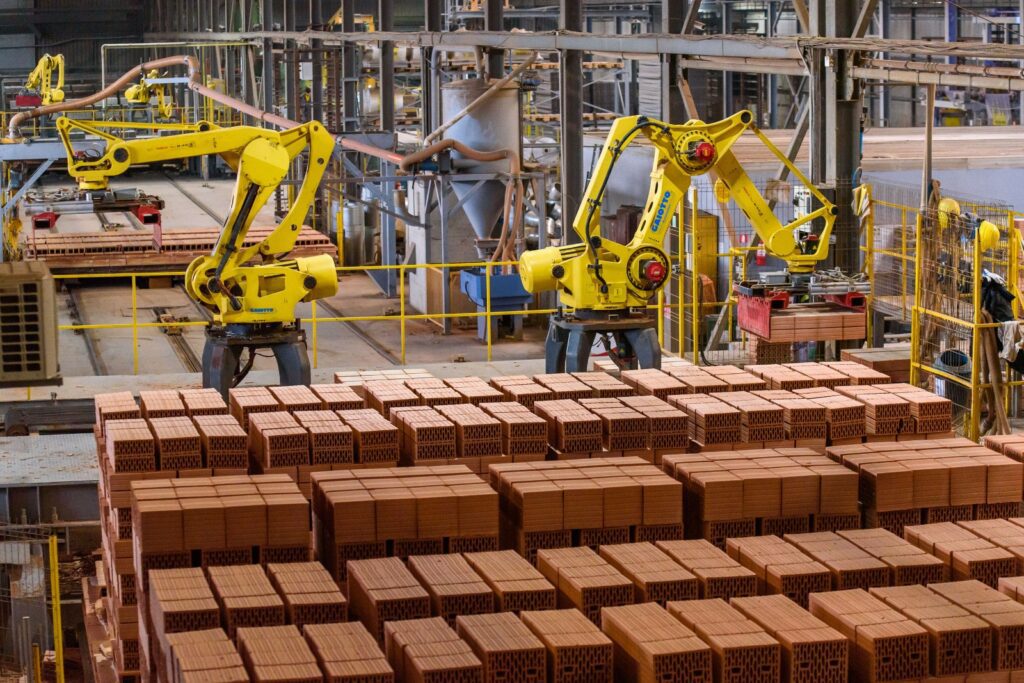 Cemacon Cluj a demarat procedura de achizitie a Euro Cărămida Biharia, societate activă pe piața producătorilor de blocuri ceramice pentru construcții. Firma din județul Bihor are ca obiect de activitate fabricarea cărămizilor, țiglelor și altor produse pentru construcții, din argilă arsă.
