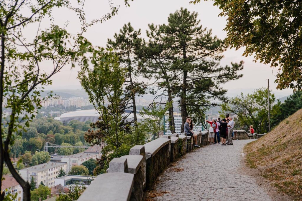 Comparativ cu octombrie 2022, sosirile în structurile de primire turistică au scăzut cu 10,3%, iar față de noiembrie 2021 au crescut cu 67,7%.