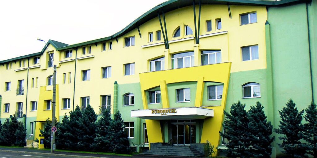 SIF Hoteluri, holdingul hotelier al Societății de Investiții Financiare Banat-Crișana, a încheiat o promisiune bilaterală de vânzare-cumpărare privind transferul întregii activități hoteliere, economice și comerciale din cadrul EuroHotel.