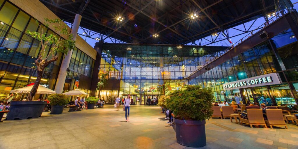 IMC a pus la dispoziție aplicația smartphone yeParking pentru gestionarea accesului în parcarea mall-ului și pentru plata acesteia.
