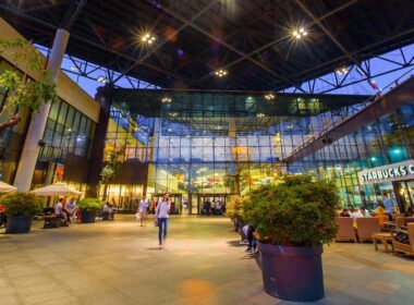 IMC a pus la dispoziție aplicația smartphone yeParking pentru gestionarea accesului în parcarea mall-ului și pentru plata acesteia.