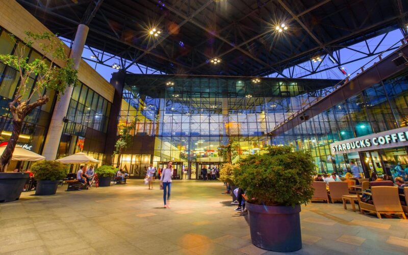 IMC a pus la dispoziție aplicația smartphone yeParking pentru gestionarea accesului în parcarea mall-ului și pentru plata acesteia.