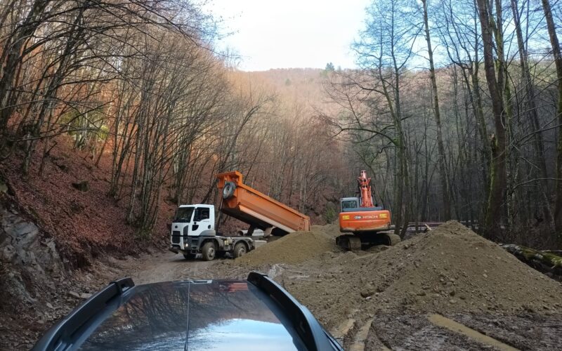 După ani de așteptări, drumul de acces la Păstrăvăria Tusa a fost reabilitat, potrivit Magazin Sălăjean. Aflată în proprietatea Regiei Naționale a Pădurilor, Păstrăvăria de la Tusa a intrat deja într-un program investițional derulat de către Direcția Silvică Sălaj.