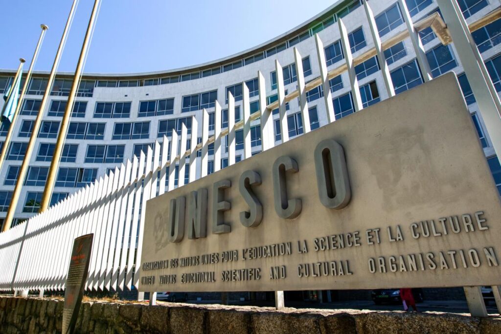 Universitatea Babeș-Bolyai (UBB) Cluj-Napoca prin Facultatea de Știința și Ingineria Mediului (FSIM), va găzdui o Catedră UNESCO în domeniul schimbărilor climatice și dezvoltării durabile.