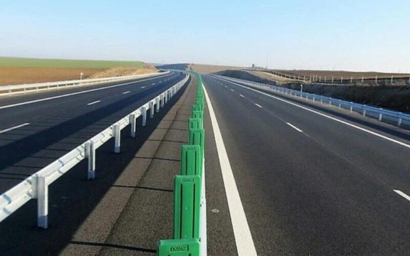 Compania Națională de Administrare a Infrastructurii Rutiere (CNAIR) a semnat contractele pentru elaborarea studiilor necesare construirii drumului de mare viteză, câștigate de asocierea condusă de Quadrante Viaponte.