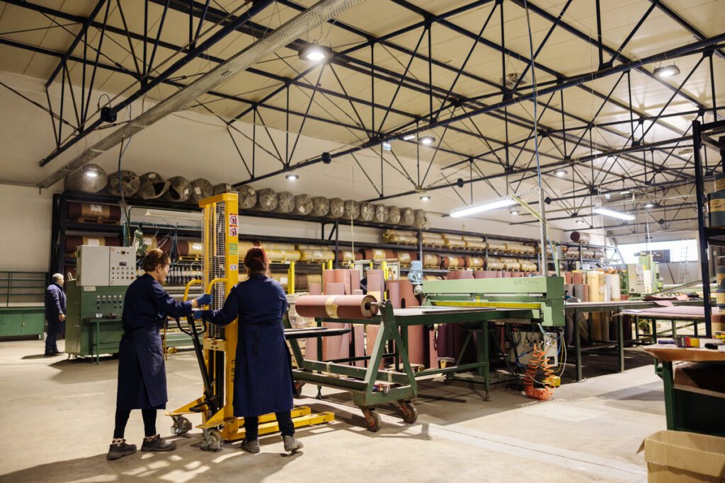 Carbochim a început activitatea de producție într-o nouă locație: secția de abrazivi pe suport reprezintă 35% din activitatea fabricii.