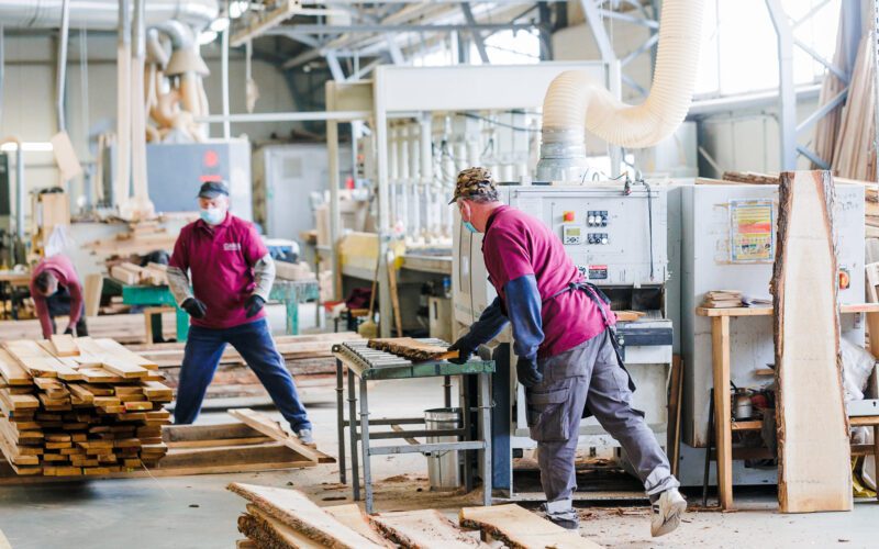 Carel Woodworks a încheiat anul trecut cu afaceri de 4 milioane de euro, prin implicarea în proiecte complexe și de design, care au contribuit la amenajarea unor spații din mai multe clădiri din Europa.