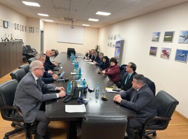 Proiectul va fi realizat de asocierea Asocierea Bog’Art, UTI Construction and Facility Management și ACI Cluj. Mai sunt angrenate în Electroproiect - terț și subcontractant, Geo Arc - terț și subcontractant, Kone Ascensorul, Popp & Asociații – subcontractanți.