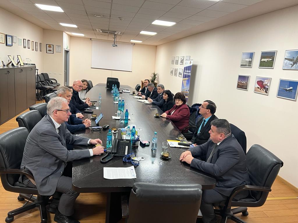 Proiectul va fi realizat de asocierea Asocierea Bog’Art, UTI Construction and Facility Management și ACI Cluj. Mai sunt angrenate în Electroproiect - terț și subcontractant, Geo Arc - terț și subcontractant, Kone Ascensorul, Popp & Asociații – subcontractanți.