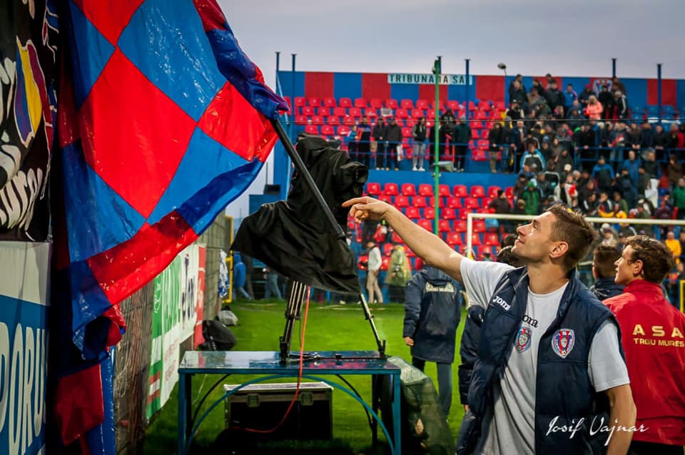 În ultima perioadă, conducerea Sportul Șimleu Silvaniei a purtat discuţii cu fostul internaţional, iar pe pagina oficială de Facebook a clubului chiar îi ura bun venit lui Laszlo Sepsi.