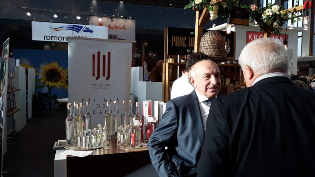 Producătorul Valentin Vălcăuan a participat la concursul internațional de distilate Quintessence, din Ungaria, de unde s-a întors cu medalii de aur, argint, bronz și un titlu de „Campion absolut”