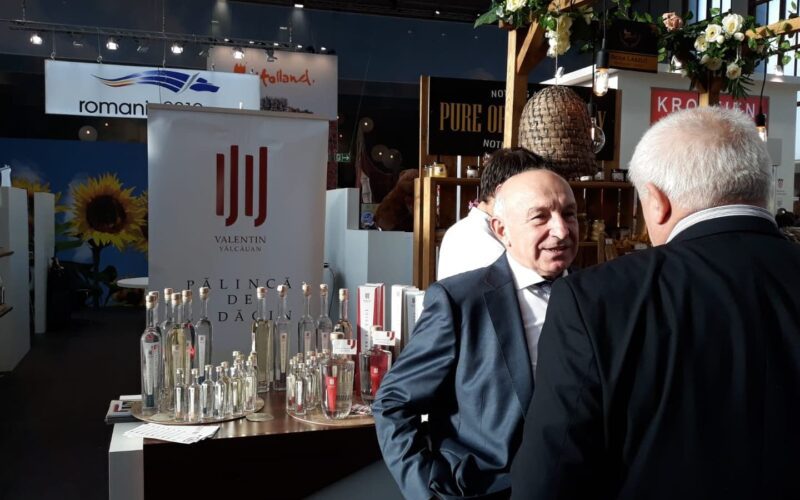 Producătorul Valentin Vălcăuan a participat la concursul internațional de distilate Quintessence, din Ungaria, de unde s-a întors cu medalii de aur, argint, bronz și un titlu de „Campion absolut”