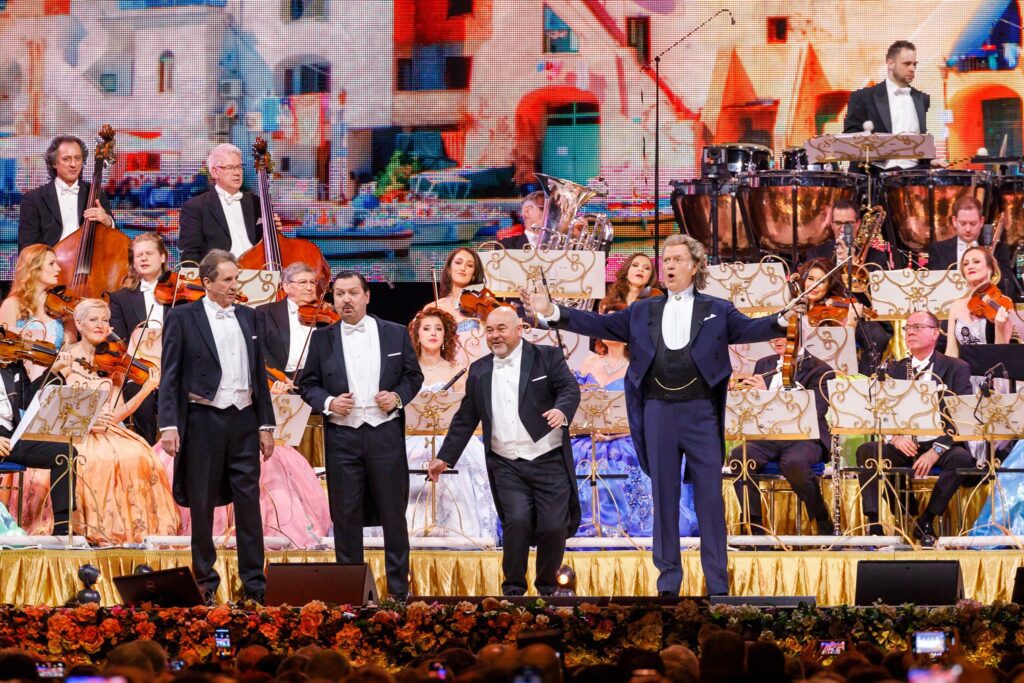 Andre Rieu a susținut, în perioada 28 februarie – 4 martie, cinci concerte succesive la Sala Polivalentă, toate fiind cu casa închisă, în ciuda prețurilor mari