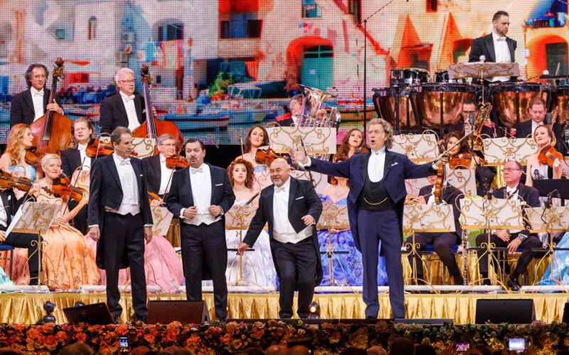 Andre Rieu a susținut, în perioada 28 februarie – 4 martie, cinci concerte succesive la Sala Polivalentă, toate fiind cu casa închisă, în ciuda prețurilor mari