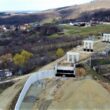 Mitul constructorilor chinezi vitezomani e spulberat și în România. Sinohydro nu a rupt gura târgului pe Centura Zalău, ba dimpotrivă.