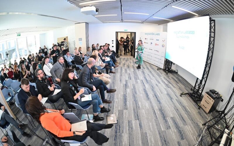 Cele 16 echipe finaliste regionale de la Innovation Labs