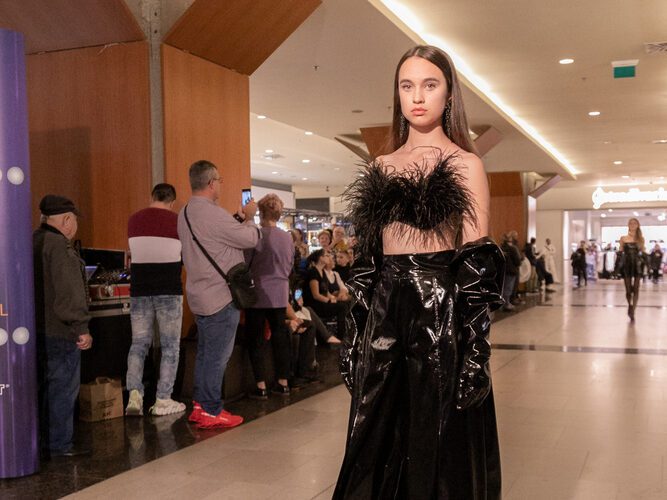 În perioda 13-15 martie, în Iulius Mall Cluj va avea loc City Fashion Kids, ce aduce o prezentare de modă cu ținute inspirate pentru cei mici, dar și un târg cu vânzare, unde vei găsi o colecție întreagă de articole vestimentare dedicate tuturor vârstelor și preferințelor.