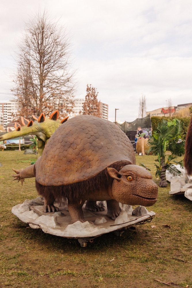 Iulius Parc s-a transformat într-un tărâm fermecător care merită explorat de către toți iubitorii mici și mari de dinozauri. 