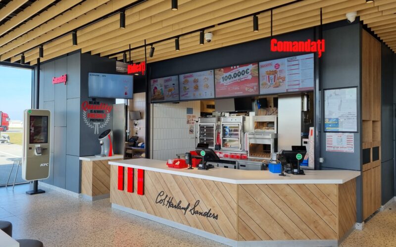 Sphera Franchise Group (SFG), holdingul care administrează brandul KFC pe plan local, va inaugura primele sale restaurante în cadrul unor benzinării în urma unui parteneriat cu Rompetrol.