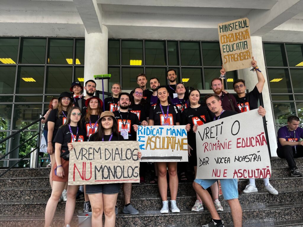 OSUBB condamnă decizia de adoptare a regulamentului de taxe pentru anul universitar 2023-2024. “În urma hotărârii adoptate de către membrii Senatului Universitar, în cadrul mai multor facultăți s-au stabilit majorări nejustificate ale taxelor de școlarizare,  până la 38,9% față de cele precedente.