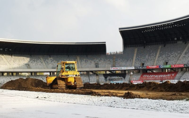 Consiliul Județean (CJ) Cluj a semnat contractul pentru executarea lucrărilor de la Cluj Arena cu un consorțiul de firme declarat câștigător:  Sports Fields, Green City Care, Eco Garden Construct, Hobbit Integral, Elio Industrial.