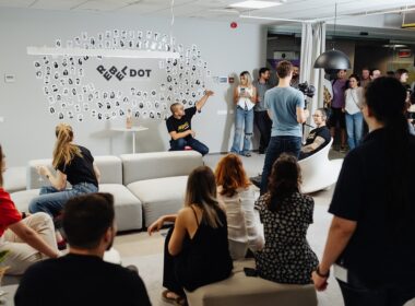 RebelDot va deschide 100 de poziții noi în sediile sale din Cluj-Napoca, Oradea și Copenhaga. Anul trecut, a înființat al treilea birou în țară, sediul său principal, din Cluj, în cadrul Buftea Business Center, adaptat modului de lucru hibrid.