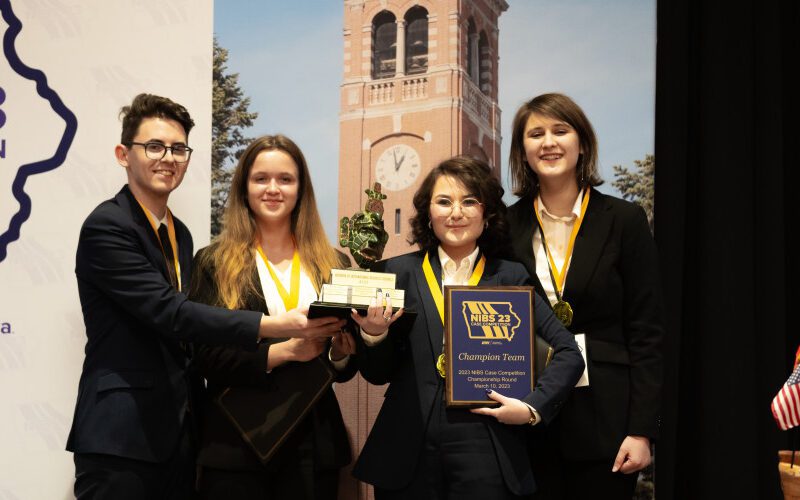 O echipă de patru studenți ai Facultății de Științe Economice și Gestiunea Afacerilor a Universității Babeș-Bolyai (FSEGA-UBB) Cluj a câștigat concursul internațional NIBS Worldwide Case Competition.