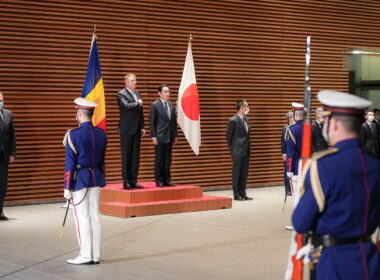 Klaus Iohannis a efectuat o vizită oficială în Japonia și o vizită de stat în Singapore, unde a avut întrevederi cu Majestatea Sa Naruhito, Împăratul Japoniei, cu prim-ministrul Fumio Kishida, precum și cu președinții celor două Camere ale Dietei Naționale a Japoniei.