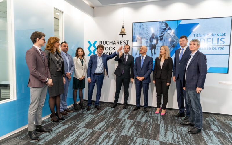 Ministerul Finanțelor și consorțiul de intermediere au marcat debutul titlurilor de stat Fidelis la Bursa de Valori București (BVB).