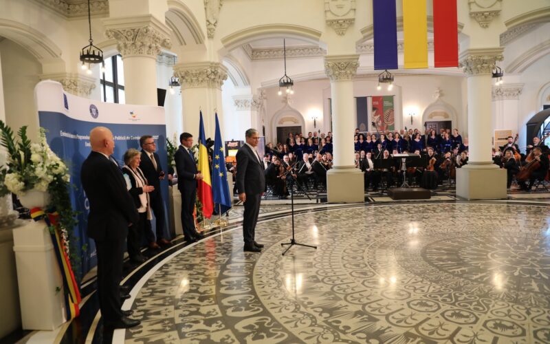 În această parte a țării, RNV va dispune fonduri de 1,43 miliarde de euro, Regiunea Centru de 1,38 miliarde, iar Regiunea Vest, de 1,17 miliarde, s-a anunțat cu ocazia lansării Politicii de Coeziune în România, de la Iași.