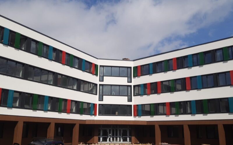 Noul sediu al Centrului Școlar pentru Educație Incluzivă (CSEI), situat pe str. Aviator Bădescu și edificat de Consiliul Județean (CJ) Cluj în cadrul unui proiect cu finanțare europeană, se apropie de finalizare.