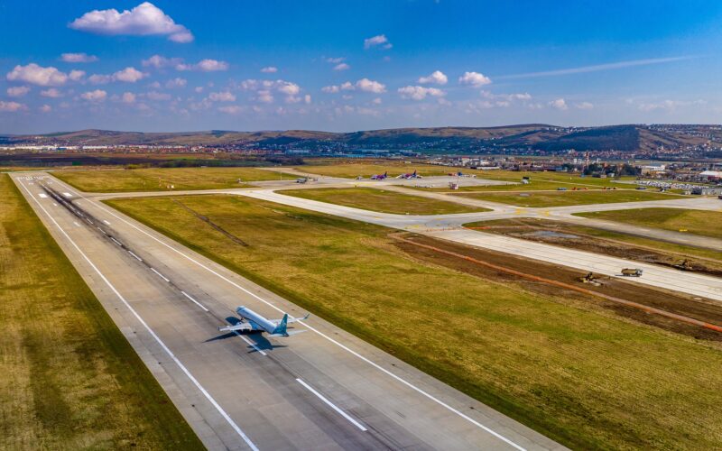 MTI, în calitate de Organism Intermediar pentru Transport, a semnat contractul de finanțare pentru realizarea extinderii terminalului de pasageri plecări pe natura de nord a Aeroportului Internațional Avram Iancu Cluj (AIAIC).